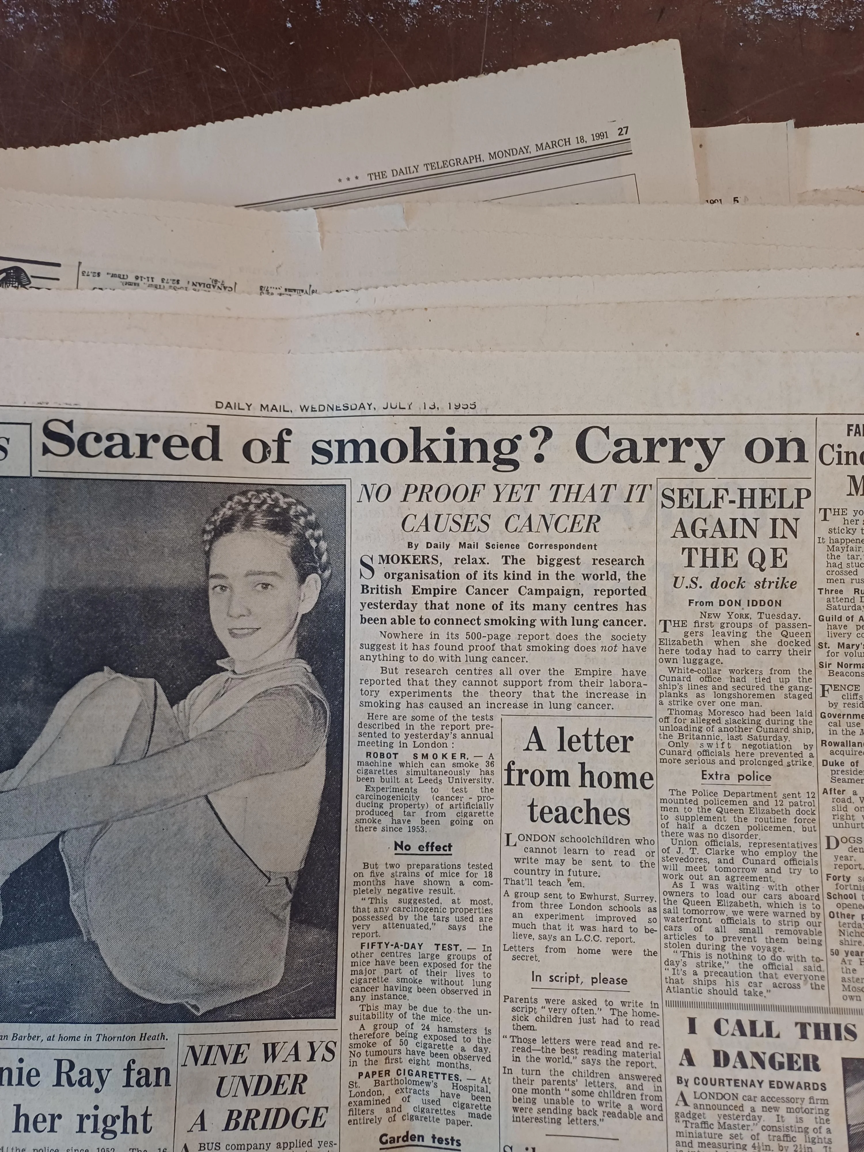 A 1955 newspaper clipping downplaying the link between smoking and cancer